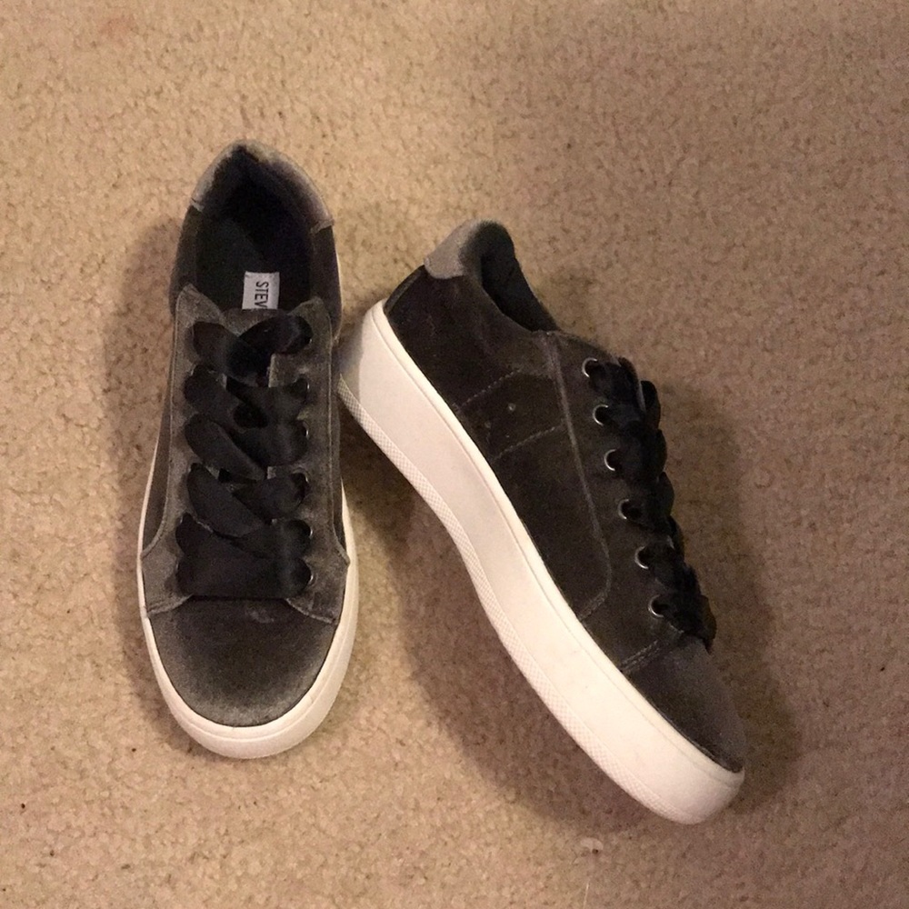 steve madden bertie gray velvet sneakers